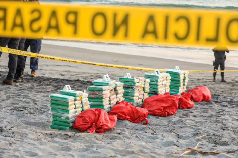 incautan-145-kilos-de-droga-en-playa-las-hojas